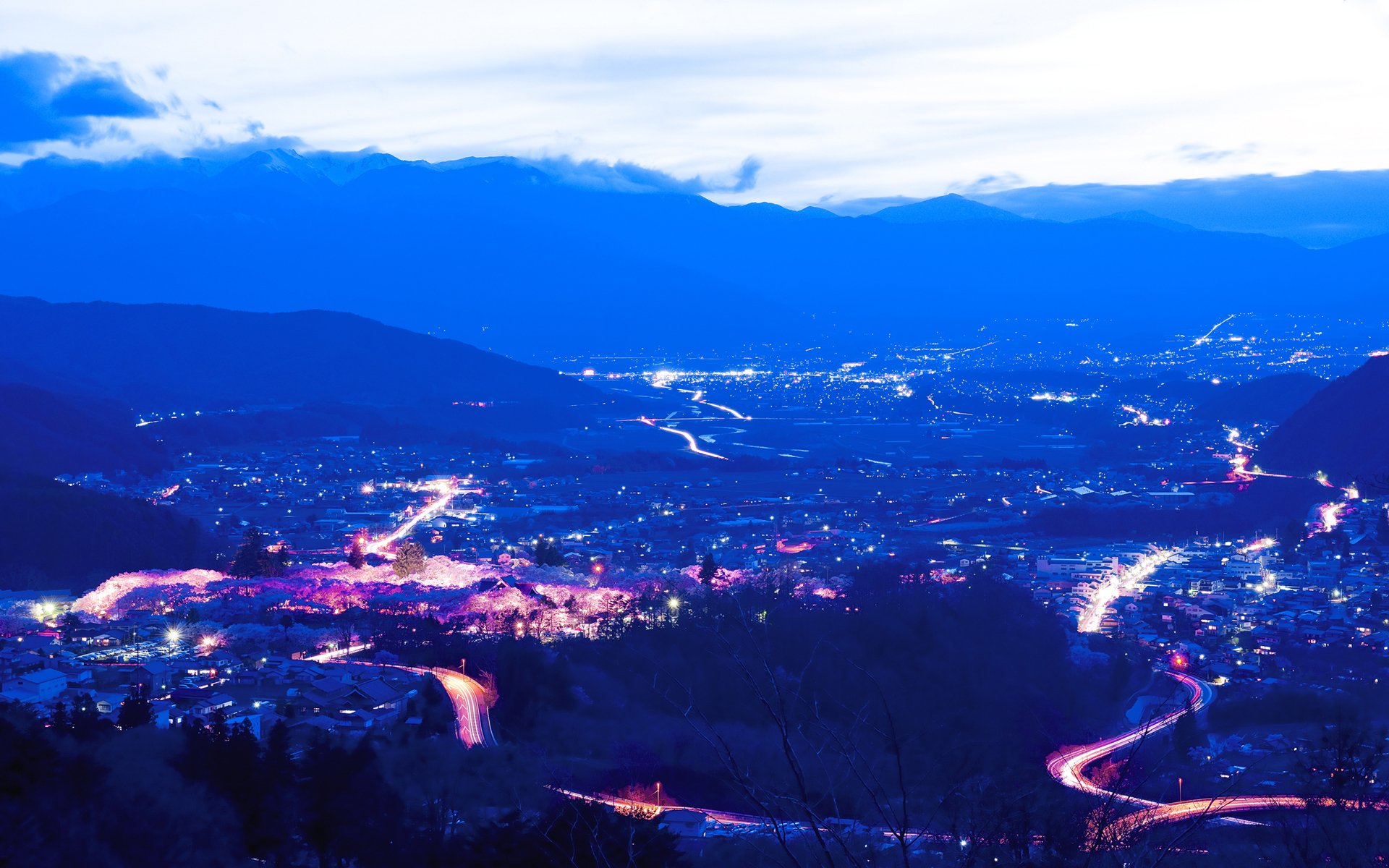 route nuit lumières nuages montagnes