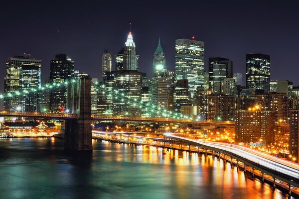 Światła mostu nocnego w Nowym Jorku