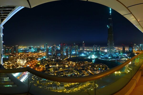 Vista nocturna de Dubai desde Spectacula