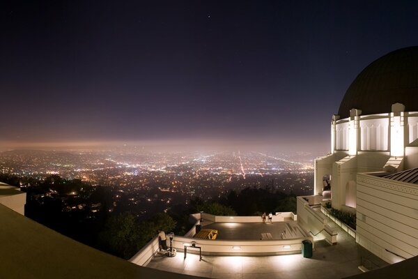 Панорама ночного города - вид с большой высоты