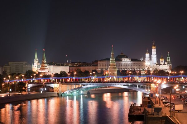 Nocna Moskwa widok na Kreml