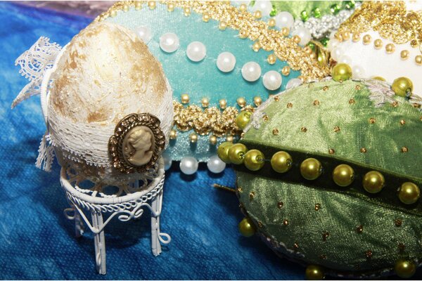 Oeufs décoratifs de Pâques (brodés de perles)