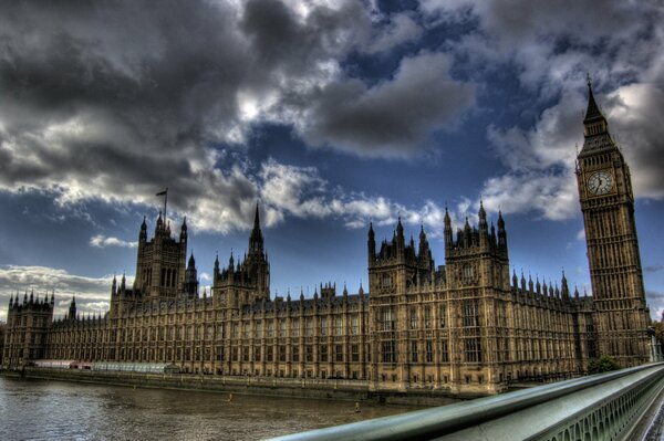 Nuages d orage sur Big Ben