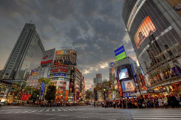 Puesta de sol japonesa nublada en Shibuya