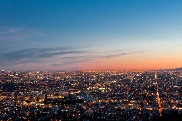 Panorama der Abendlichter in Los Angeles