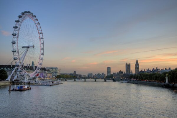 Noche de Londres rueda de la fortuna