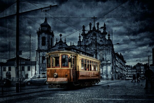 Tranvía antiguo en la red de la ciudad