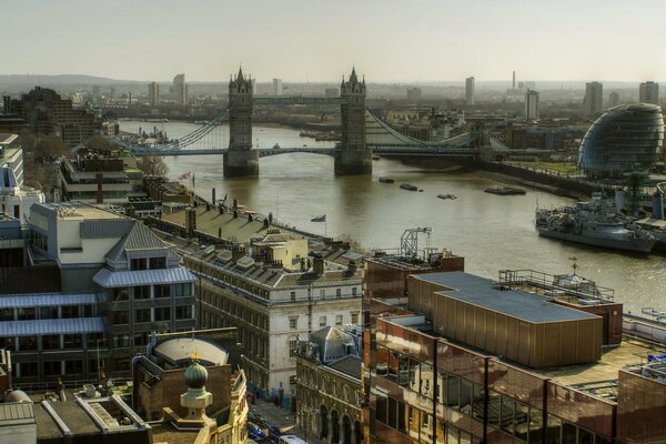 Breathtaking bridge in London