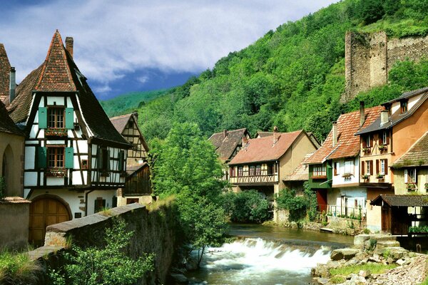 Kaisersberg villaggio paesaggi Francia
