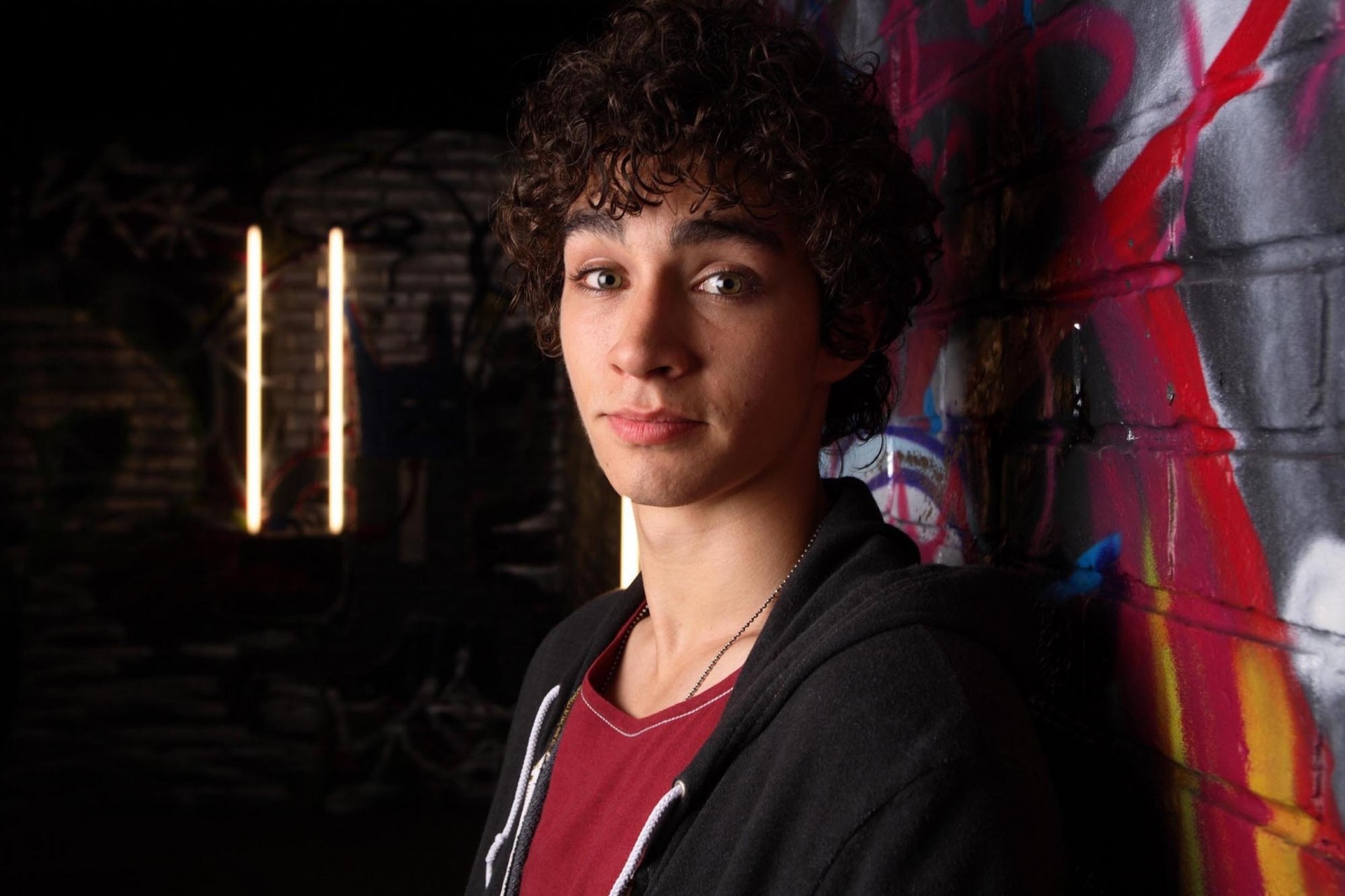 perdenti robert sheehan nathan young