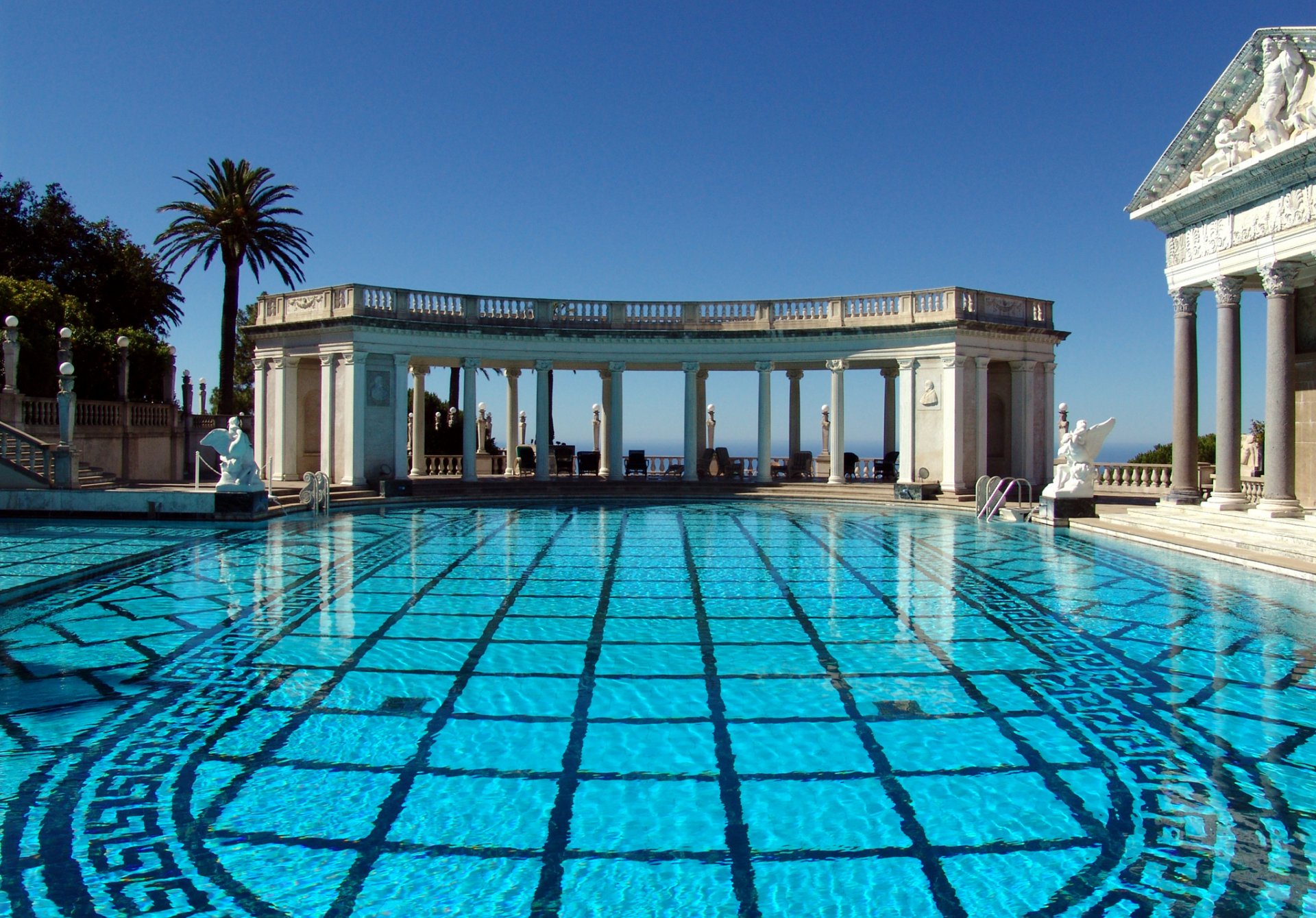 château de hearst san simeon californie états-unis piscine de neptune ciel colonnes architecture