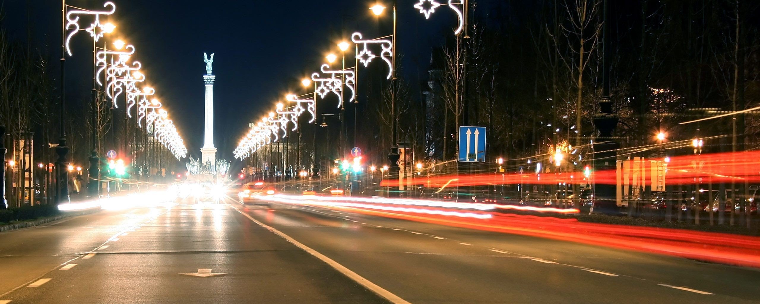 lumières avenue soirée