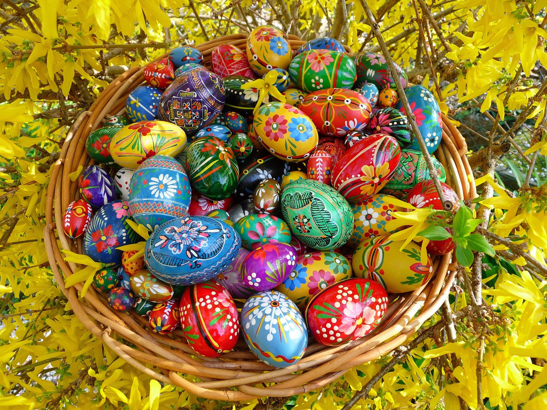 pascua mimbre huevos cesta colores patrones dibujos