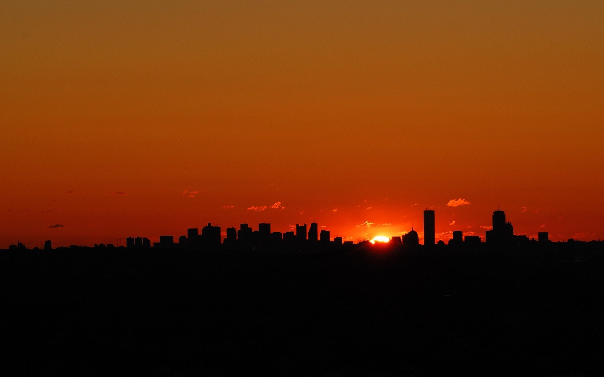 silueta puesta de sol nubes