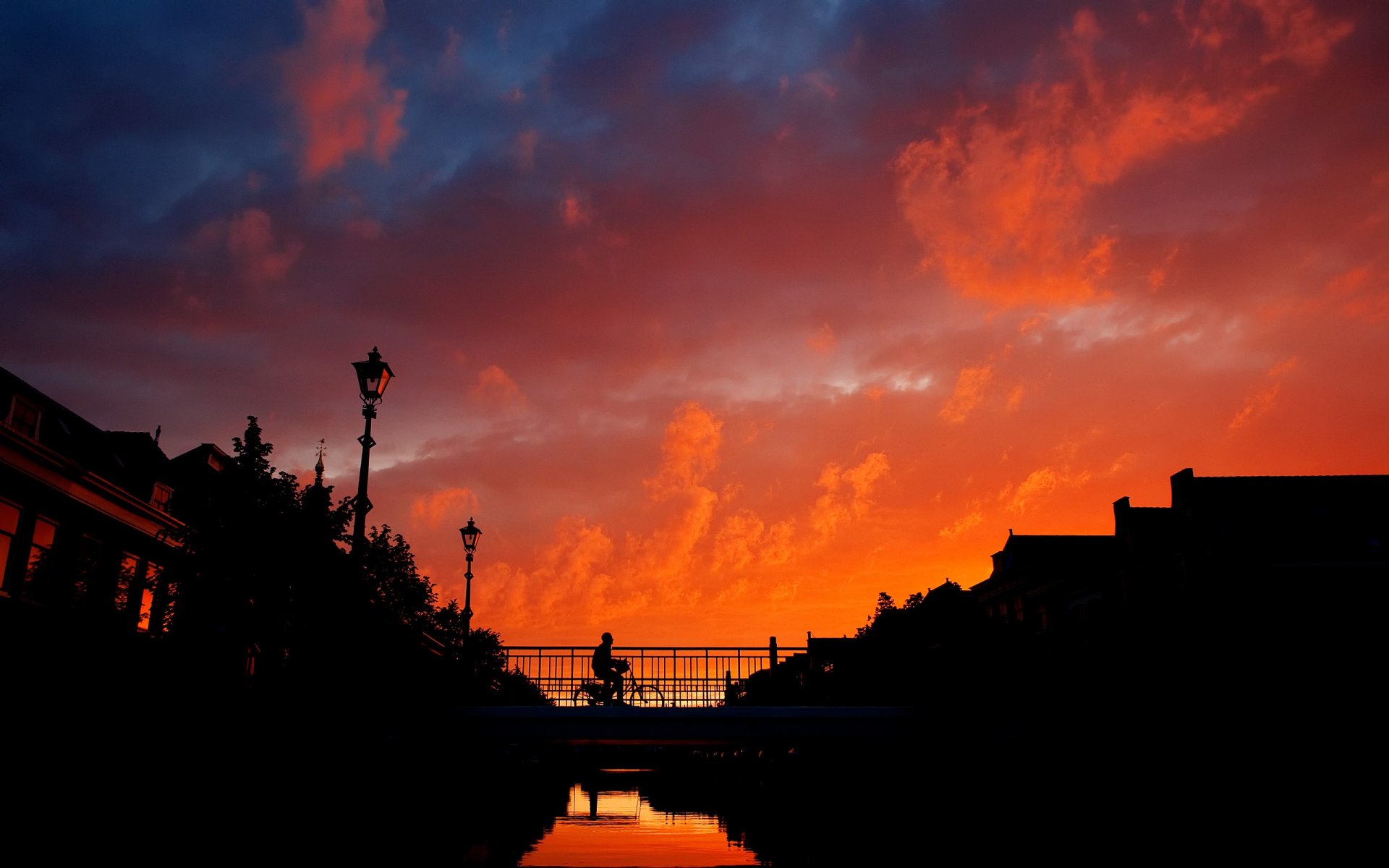 puesta de sol puente ciclista