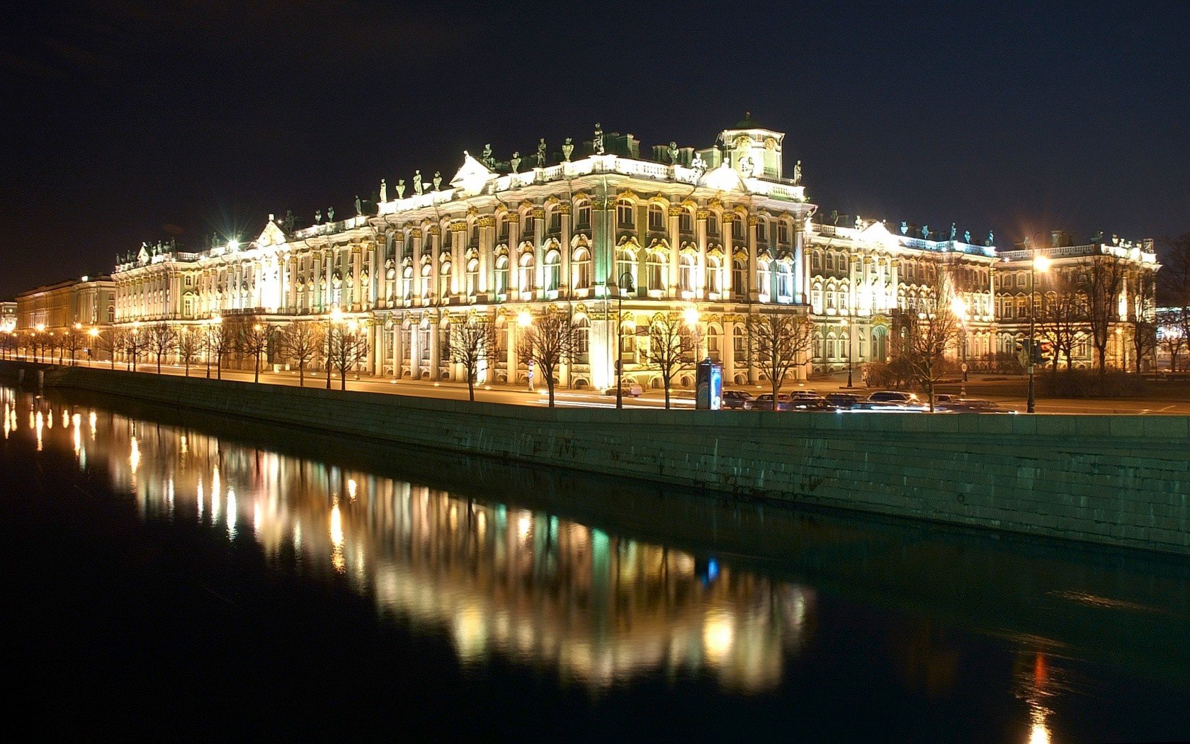 noche reflexión hermitage san petersburgo peter