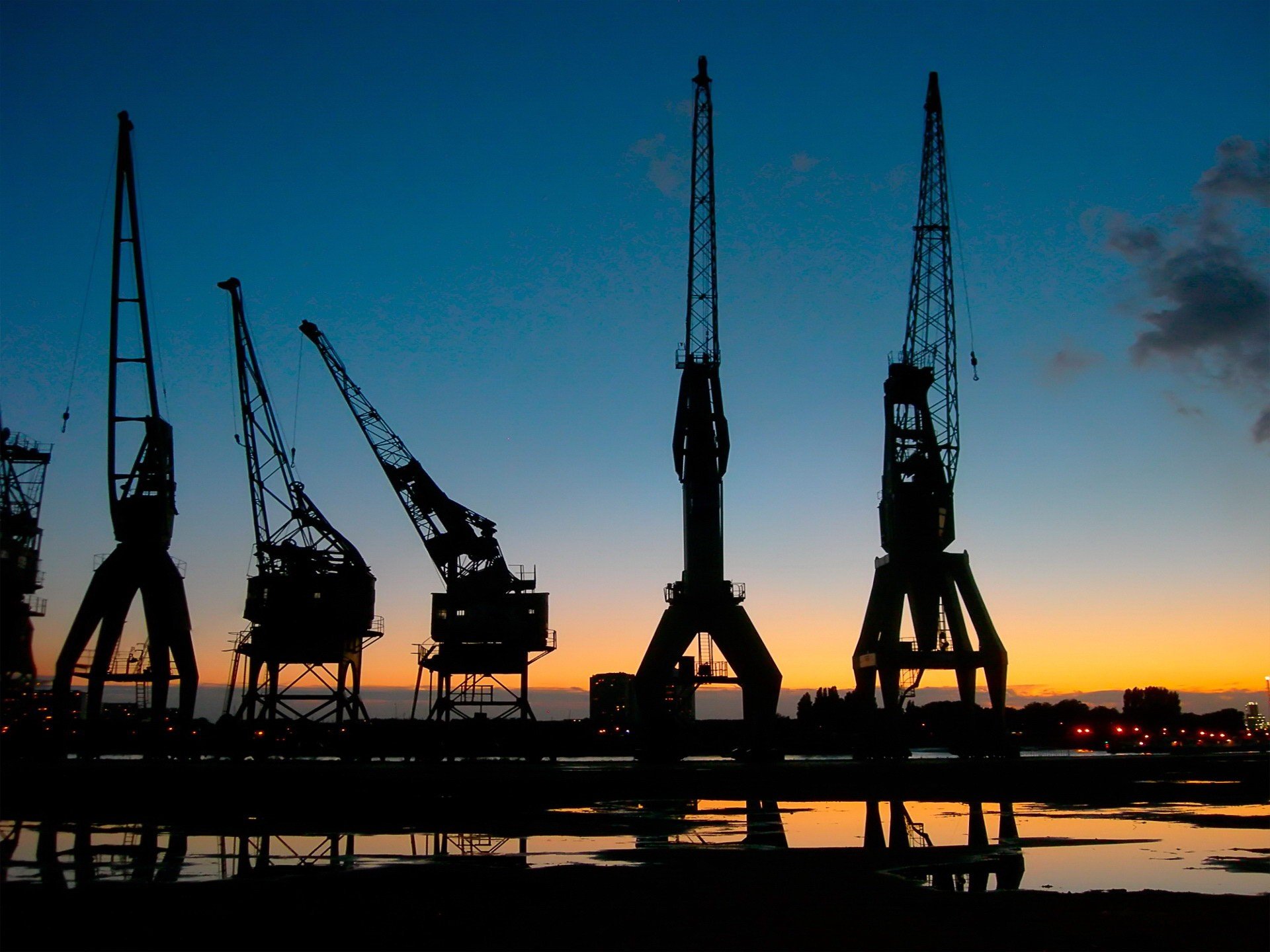 port grue coucher de soleil