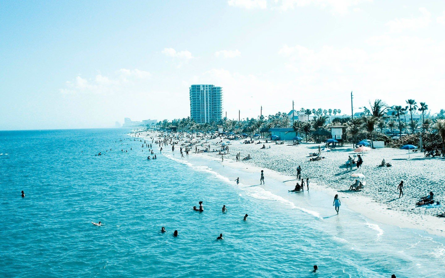 blau hellblau strand menschen sand meer küste küste urlaub