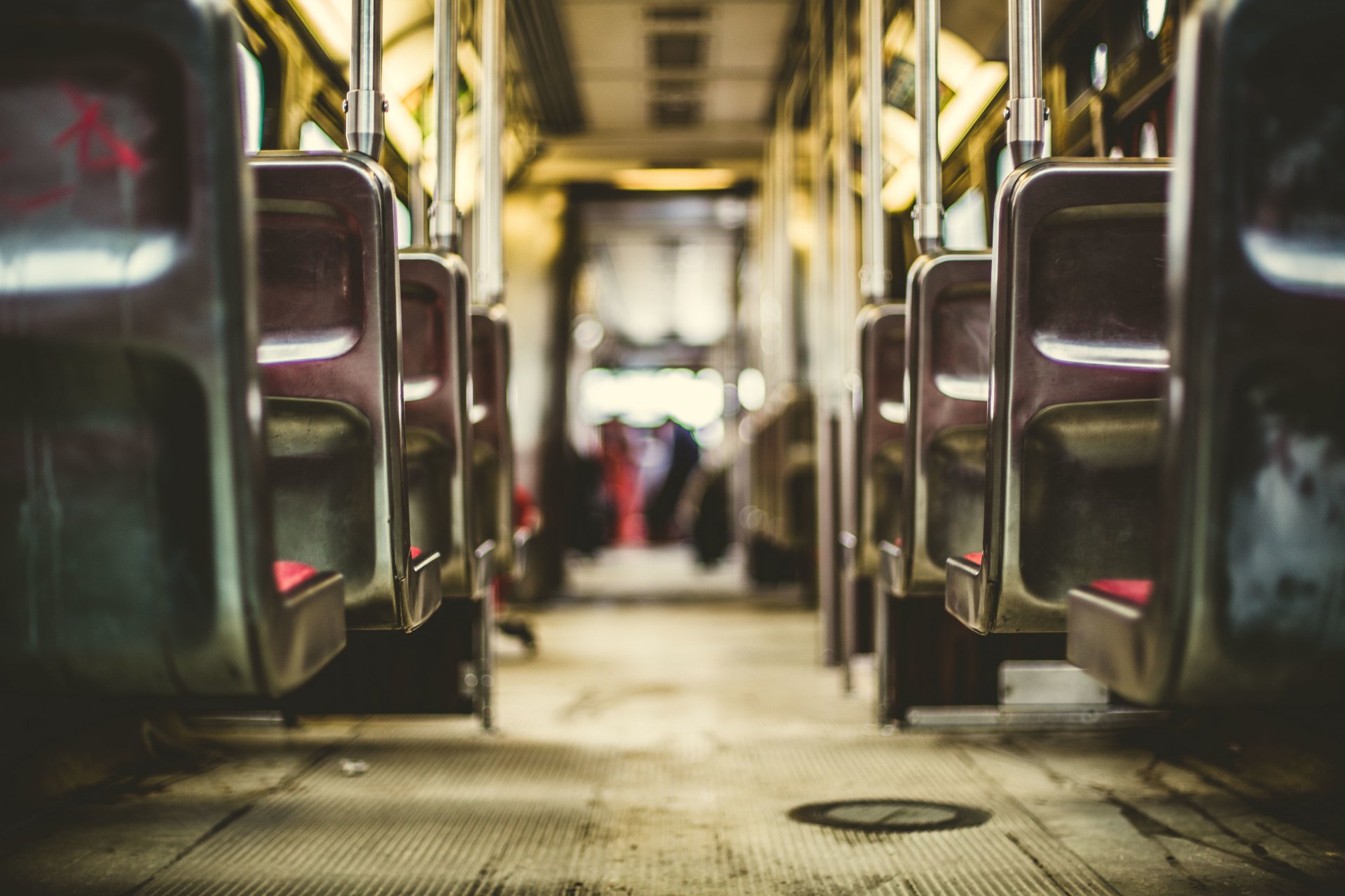 salone trasporto tram sedie corrimano pavimento