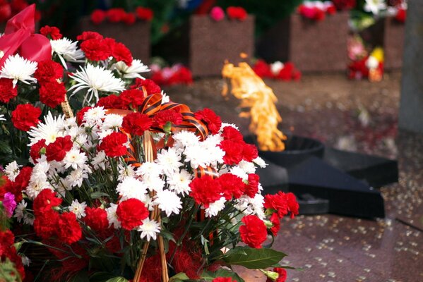 Carnations at the eternal flame on Victory Day