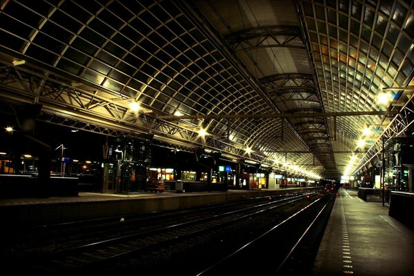 Esperando el tren en la estación de Perón