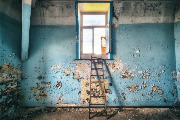 Zimmer, Fenster, Treppe in Reparatur