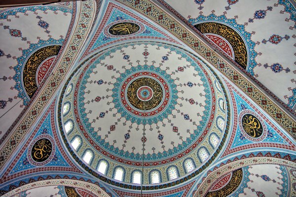 Узор на куполе в турецкой мечети