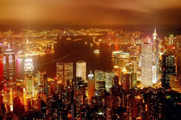 Luces de los rascacielos de la noche de Hong Kong