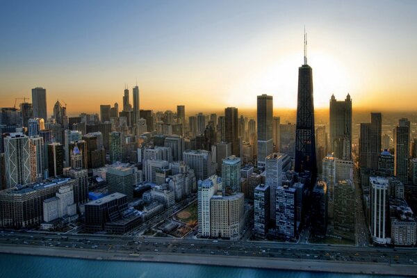 Sonnenaufgang über den Wolkenkratzern von Chicago