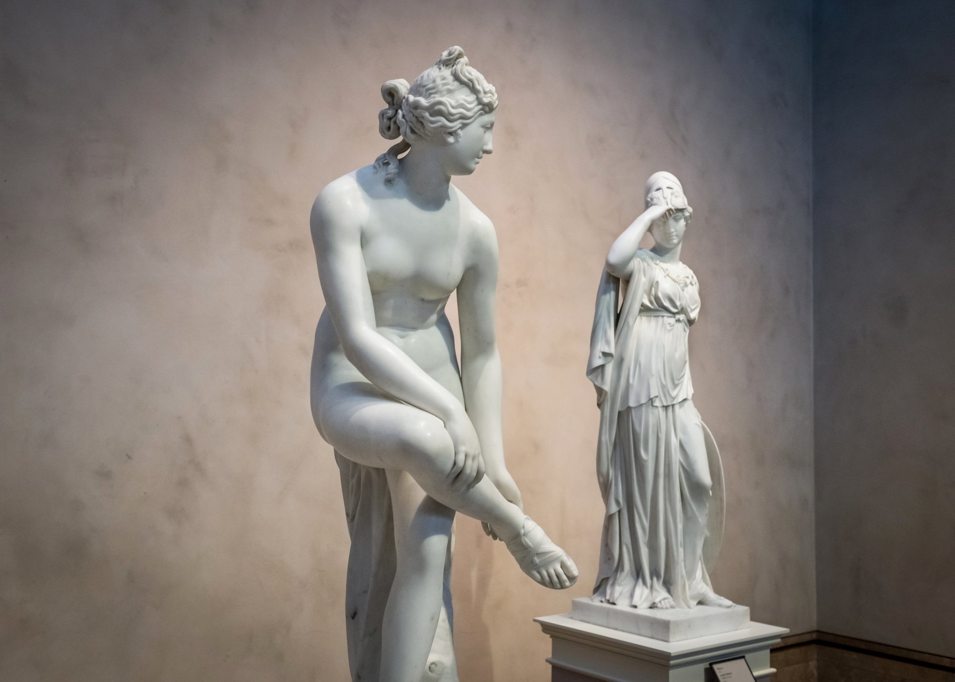 sculptures femmes musée athènes