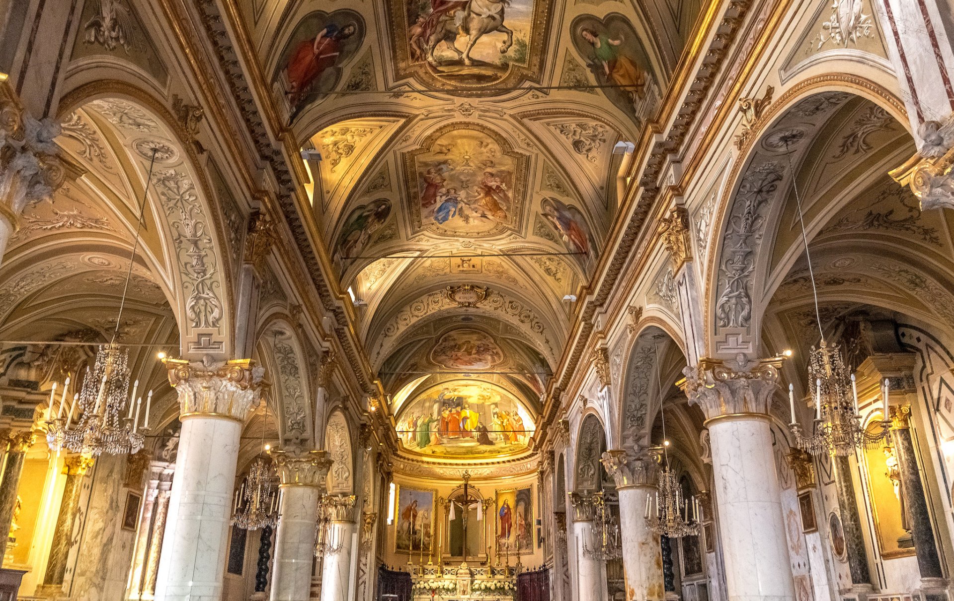 italie portofino église san martino religion architecture colonnes nef peinture murale