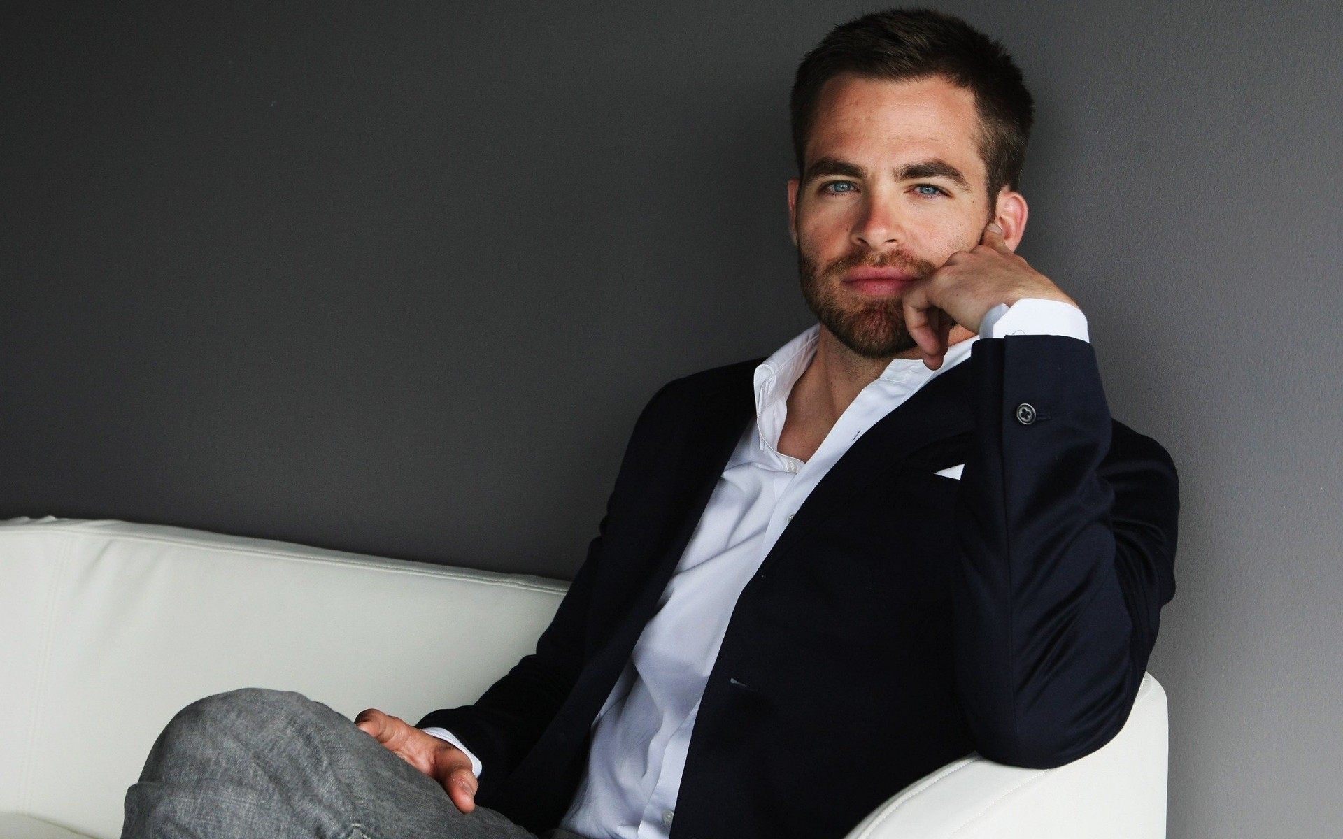 chris pine romans mały człowiek aktor gwiazdy znany