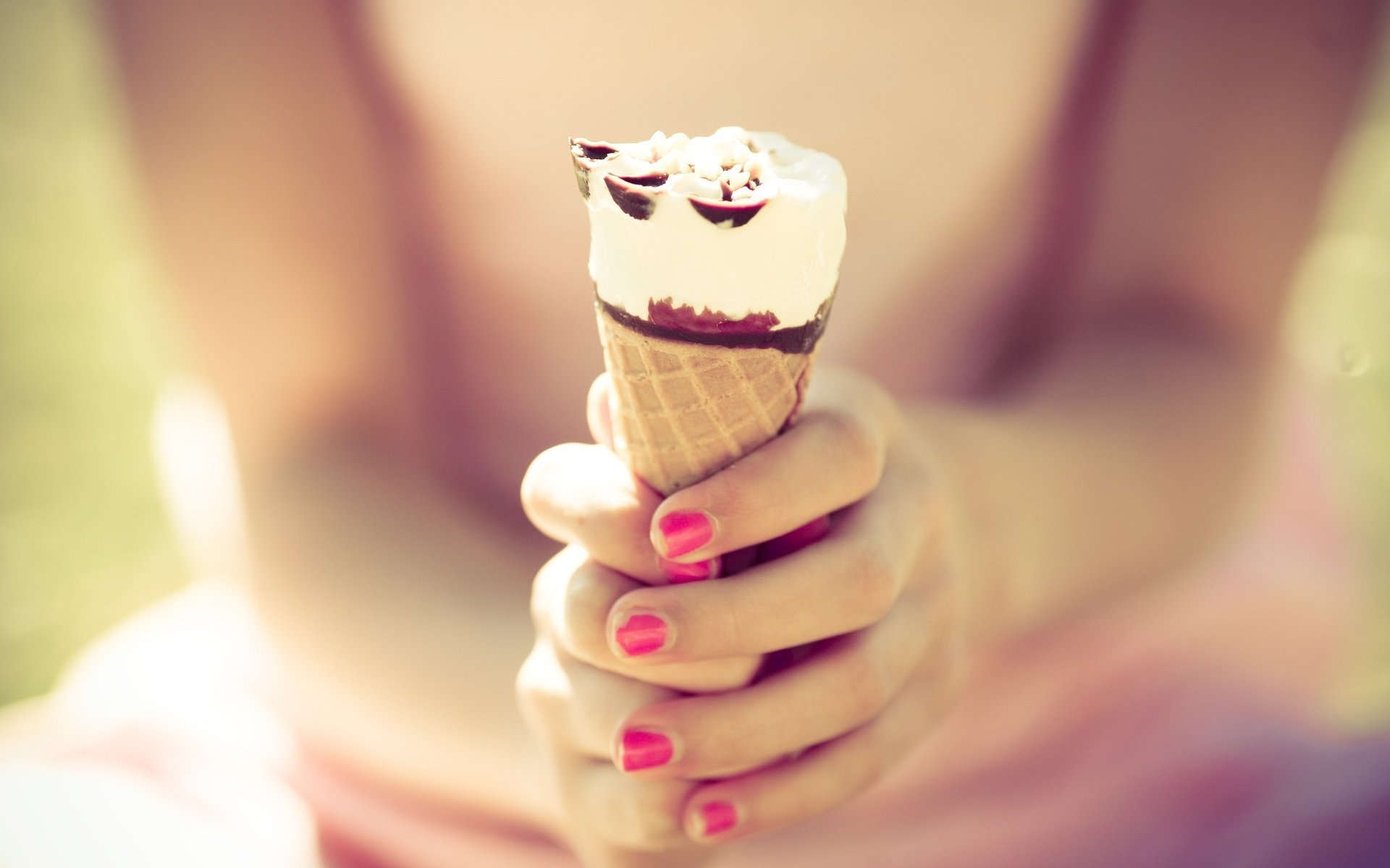 ice cream summer hand