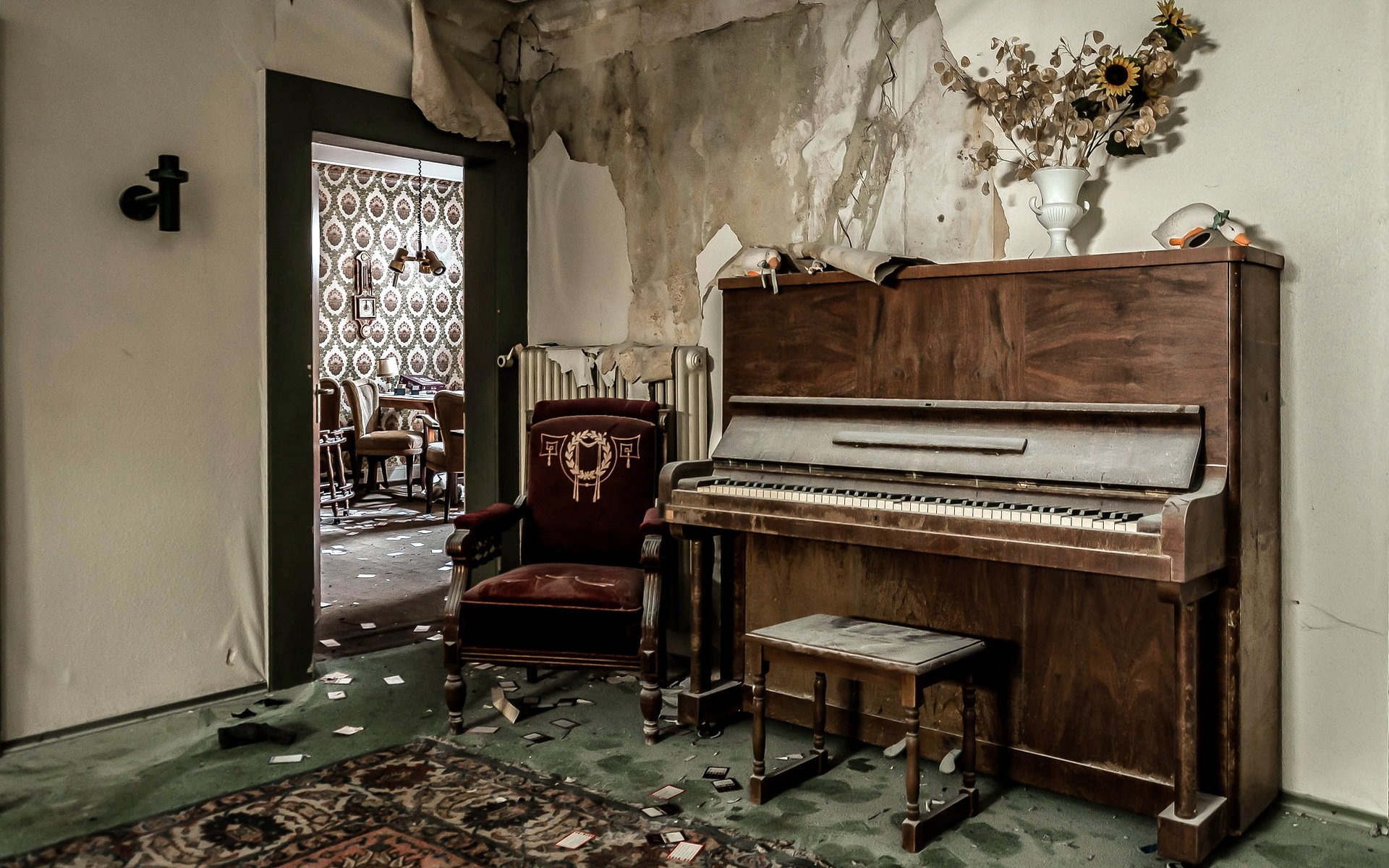 habitación piano puerta