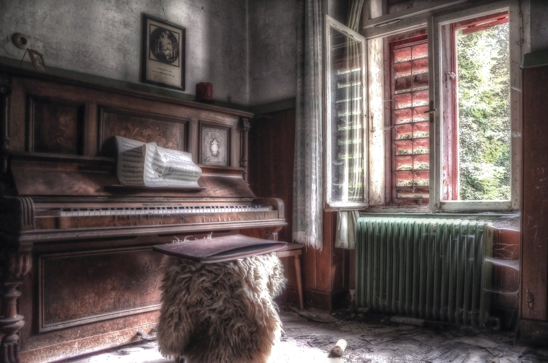 piano musique chambre fenêtre