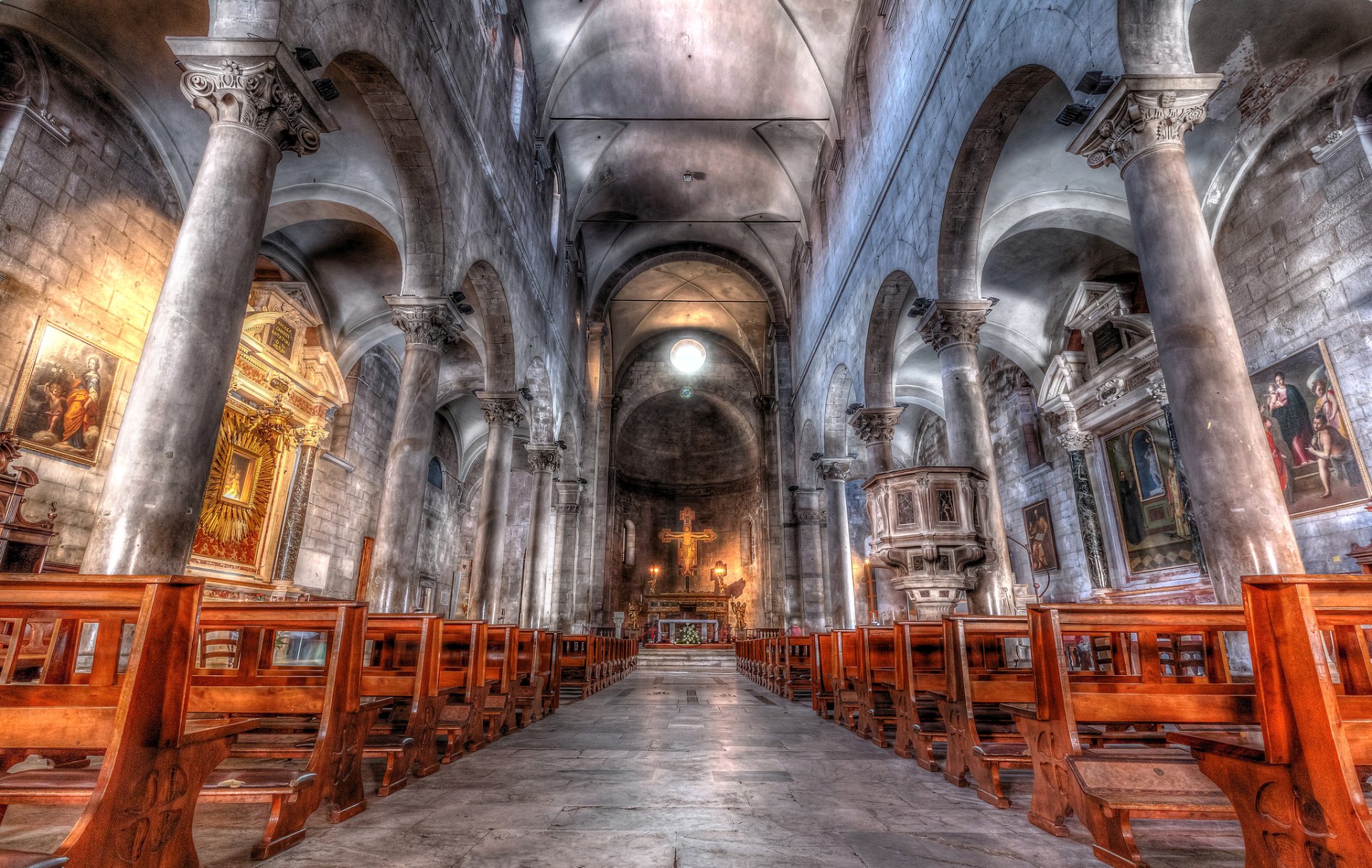 hdr religione colonne architettura navata chiesa di san michele in foro lucca toscana italia