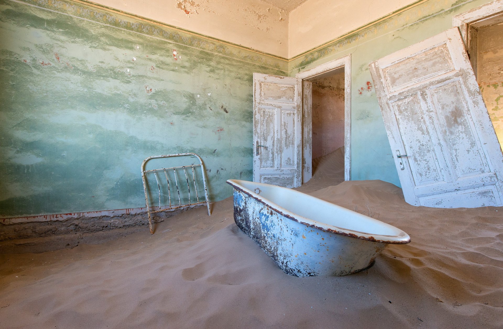 room bath sand