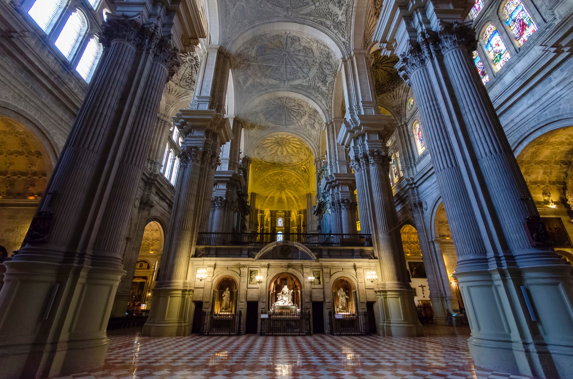 málaga españa catedral columnas nave religión