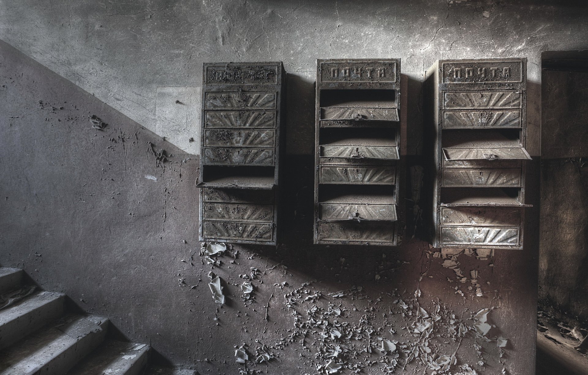 escalier bureau de poste murs