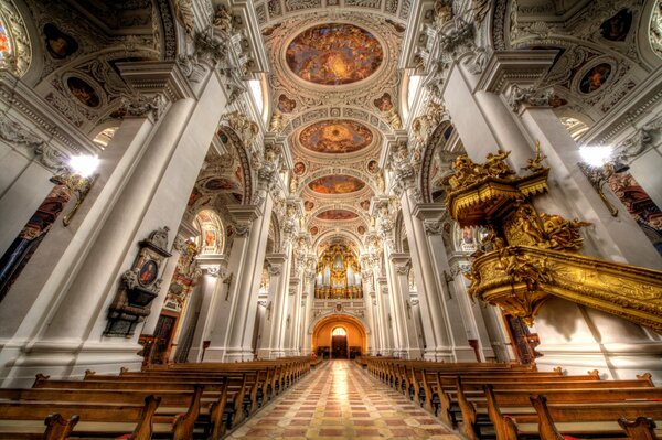 Painting and stucco in the church