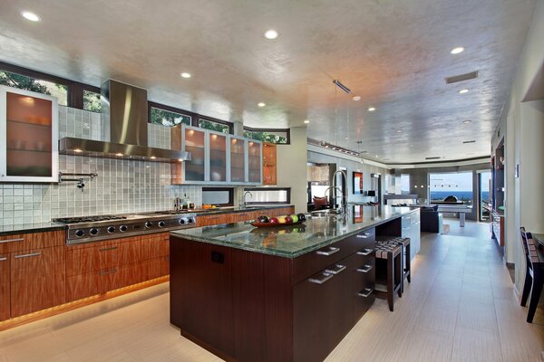 Photo de l intérieur de la cuisine avec un design