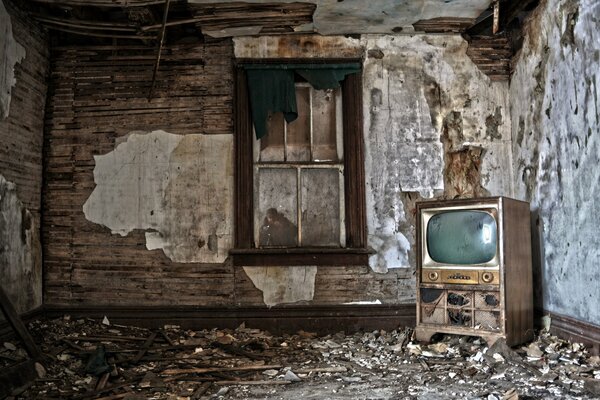 Alter Fernseher im Zimmer ohne Reparatur