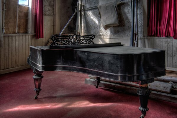 Dusty old piano in the room