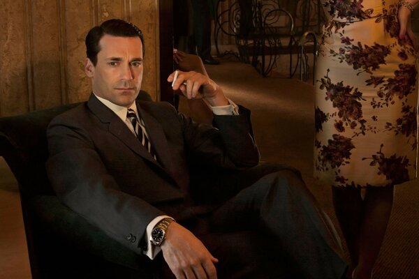 Il famoso attore Jon Hamm del film Mad Men