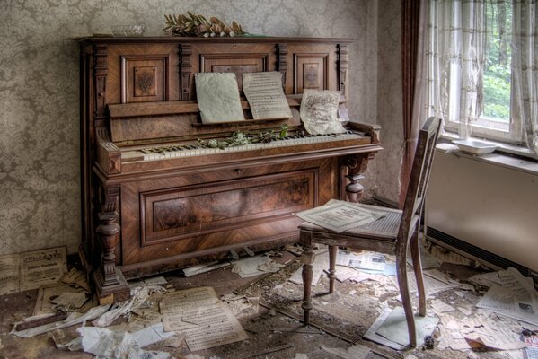 Piano en la habitación. Música