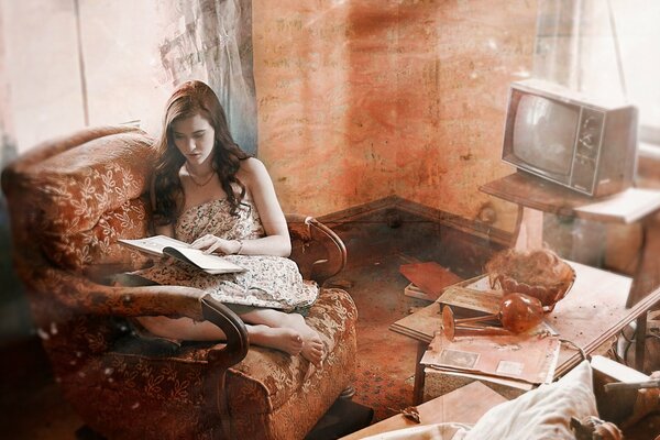 Mädchen liest ein Buch in einem alten Haus