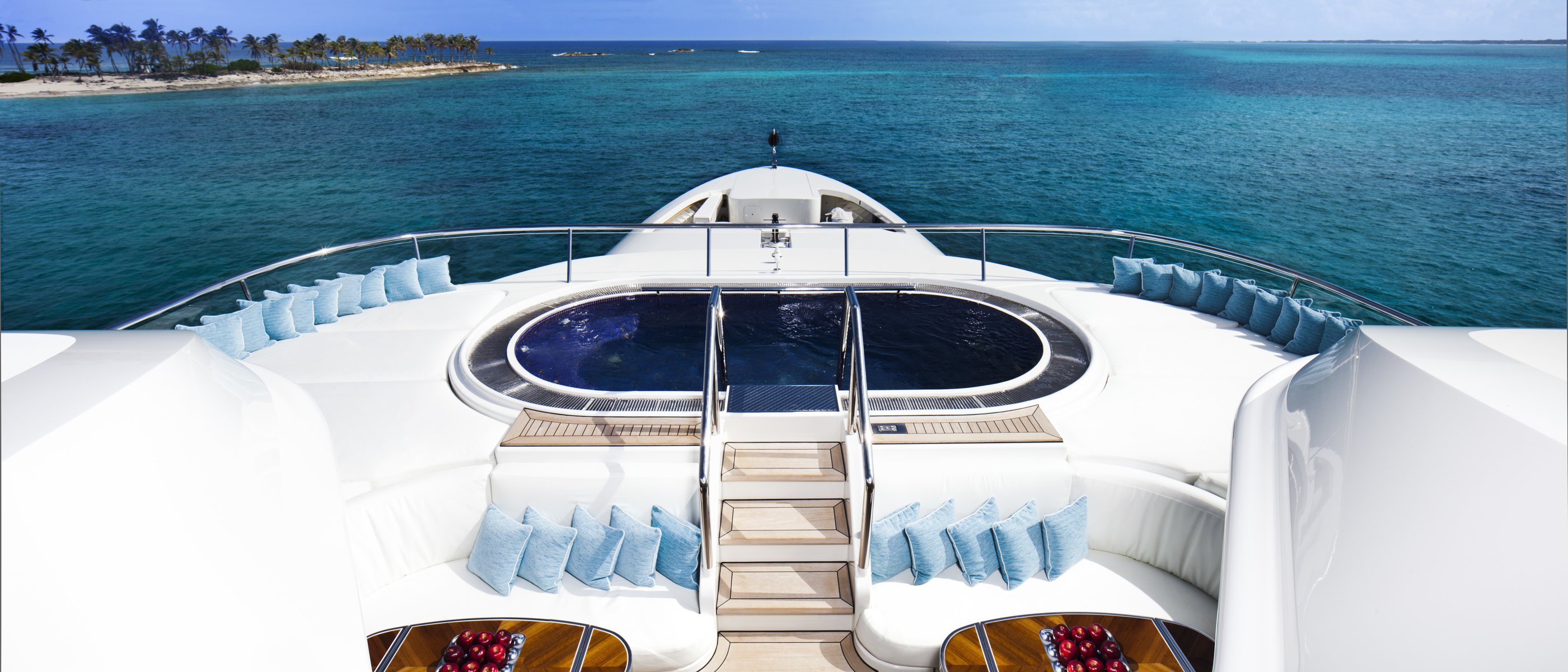 stile yacht lusso ponte piscina lusso mega motor yacht