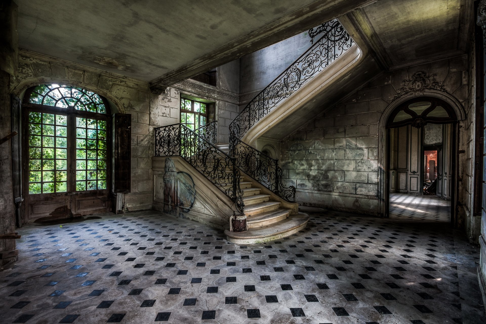 manoir escalier chambres abandon