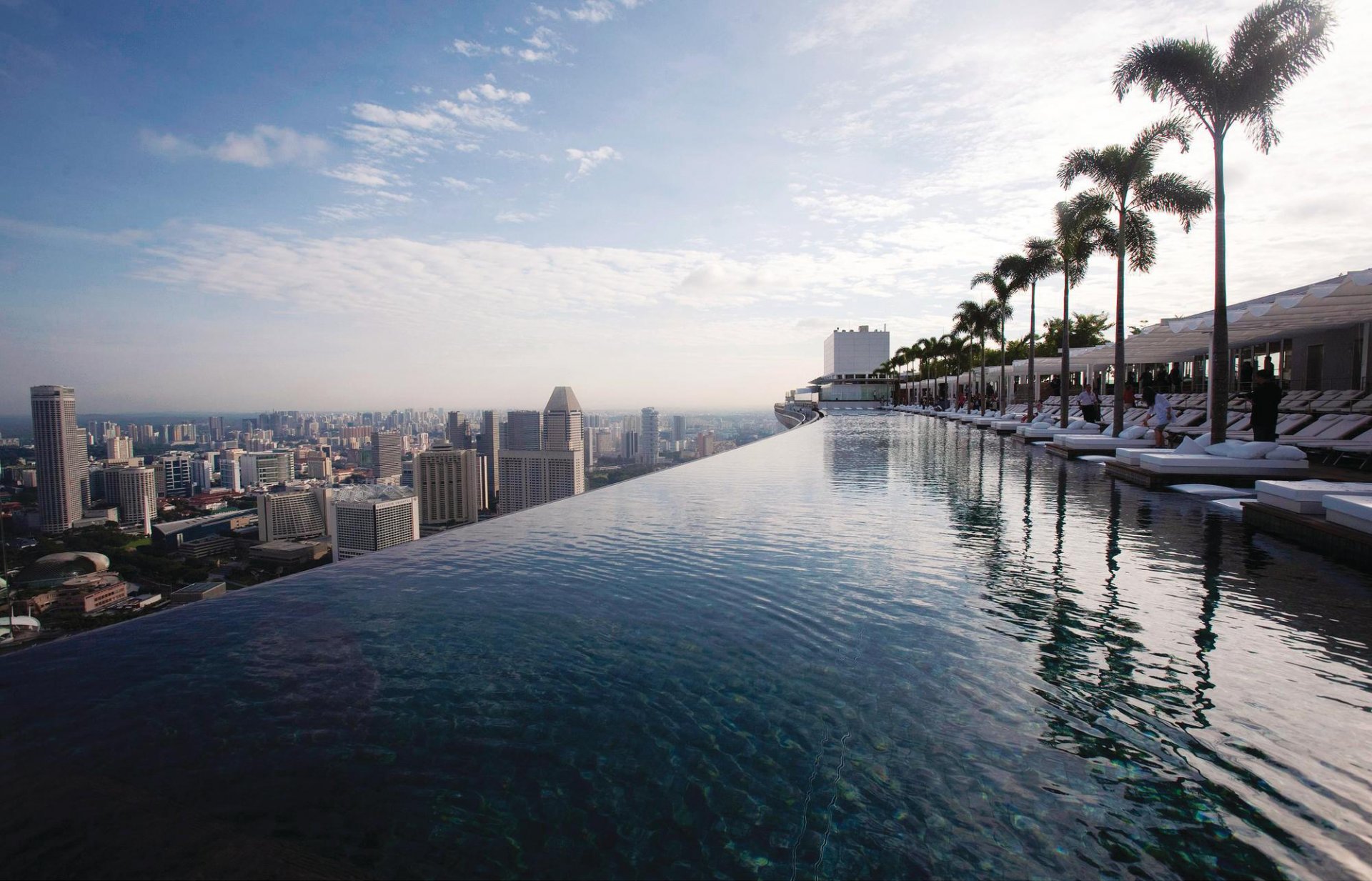 гостиница с бассейном на крыше в сингапуре