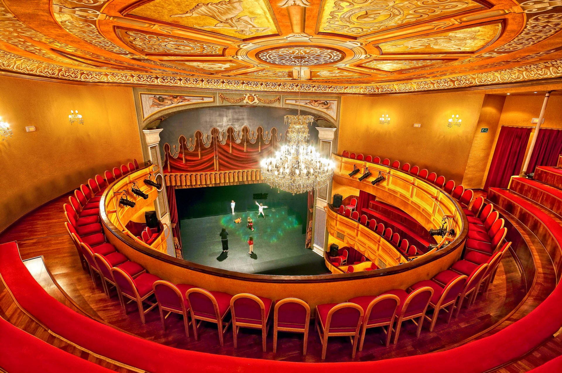 teatro lampadario sala palcoscenico balcone poltrone almagro spagna